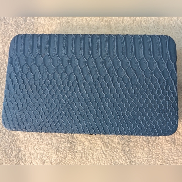 Trish McEvoy Blue Reptile Make-up/ Brushes Hardcase - Picture 5 of 14